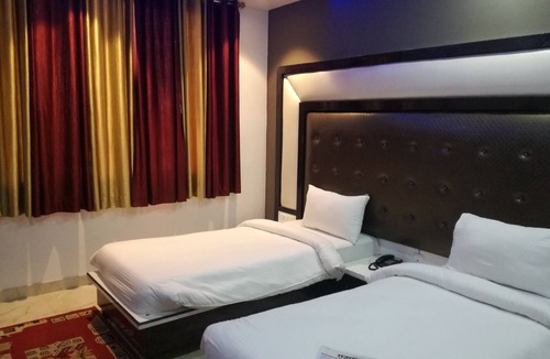 Bharatpur Hotel | Hotel Dhanraj Palace