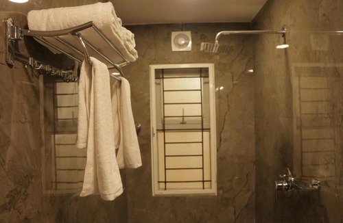 Gobichettipalayam Hotel | Hotel Emeraald House