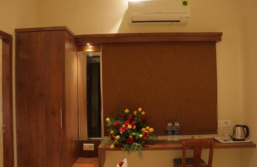 Gobichettipalayam Hotel | Hotel Emeraald House