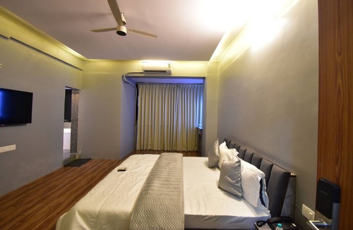 Khar Hotel | Hotel Evergreen