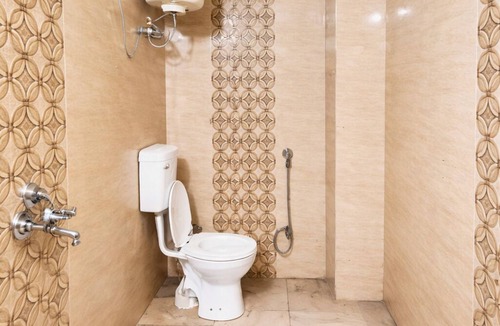 Mallital Hotel | Hotel Flatties Mall Road Nainital
