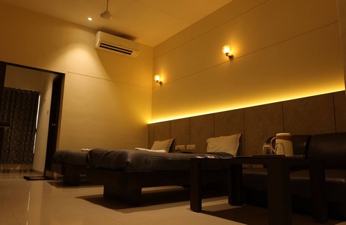Jalna Hotel | Hotel Galaxy Deluxe