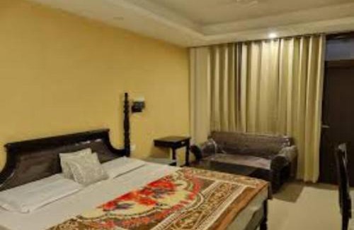 The Mall Road Hotel | Hotel Garden Reach Mussoorie Near Mall Road