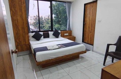 Vastrapur Hotel | HOTEL GATEWAY INN