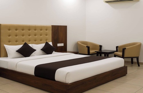 Govardhan Hotel | Hotel Girraj Inn