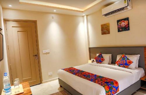 Sector 70 House | Hotel Global Corporate Noida