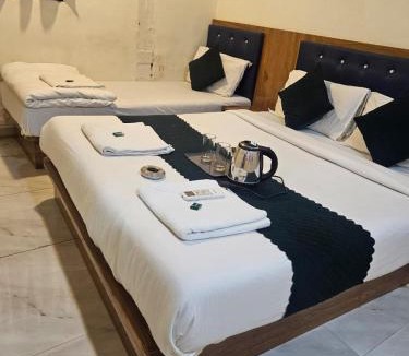 Masjid Bandar Hotel | Hotel Glow Star Residency - South Mumbai