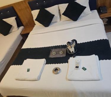 Masjid Bandar Hotel | Hotel Glow Star Residency - South Mumbai