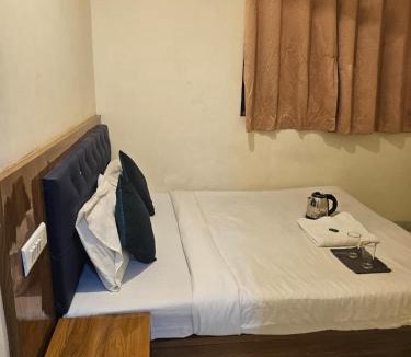 Masjid Bandar Hotel | Hotel Glow Star Residency - South Mumbai