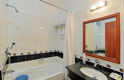 Thanjavur Hotel | Hotel Gnanam