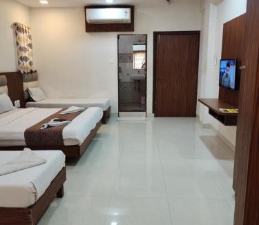 Jogeshwari West Hotel | Hotel Golden Palms