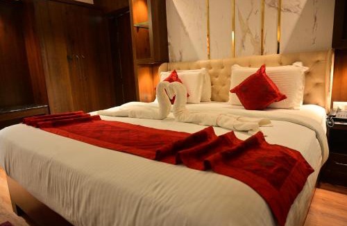 Vijayanagar Hotel | Hotel Golden Riviera