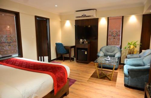 Vijayanagar Hotel | Hotel Golden Riviera