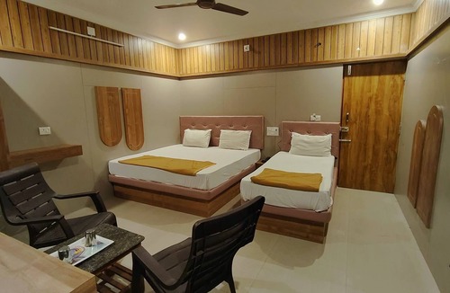 Tirupati Hotel | Hotel Govind Heights