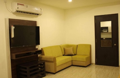 Pallavaram Hotel | Hotel Grand Gaayatris