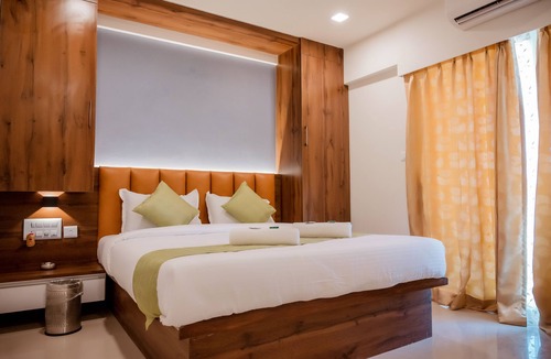 Adyar Hotel | Hotel Heraa International
