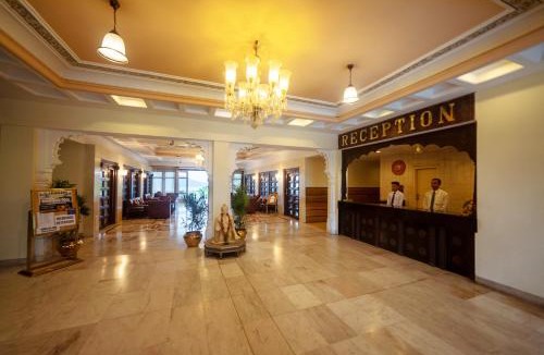 Lake Swaroop Sagar Hotel | Hotel Hilltop Palace