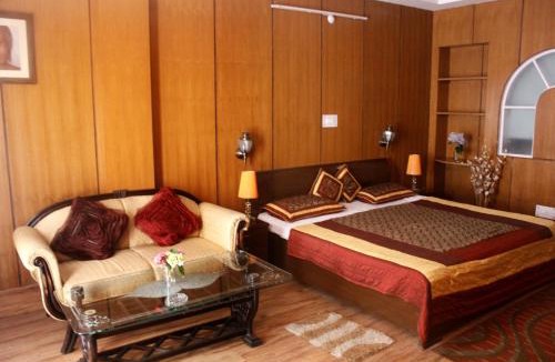 Chaukori Hotel | Hotel Himshikhar