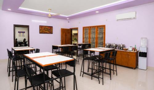Perungudi Hotel | Hotel I Live Inn