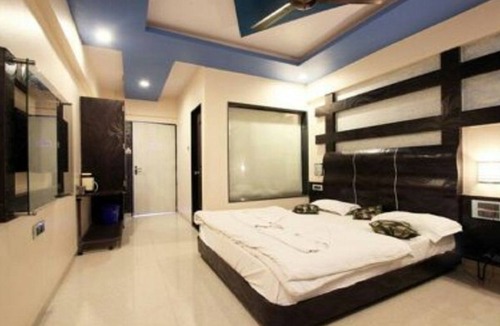 Mahabaleshwar Hotel | Hotel J Excellency