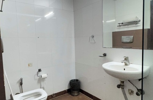 Jasola Hotel | Hotel Jashn Inn near Apollo Hospital, Delhi