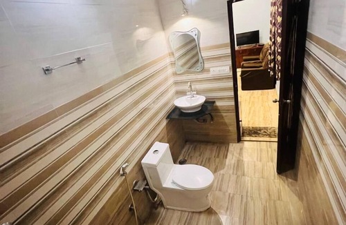 Varanasi Hotel | Hotel Kameshut Garden Bar and Restaurant
