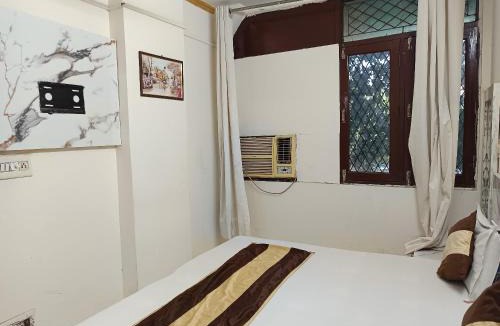 Jangpura House | Hotel Kashi King - 05 Minutes Walk Nizamuddin Railway Station