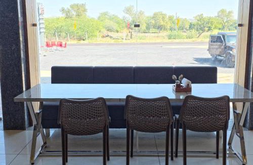 Chauhtan Hotel | Hotel Keshav