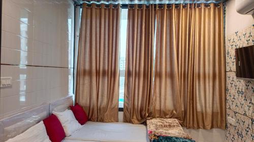 Vapi Hotel | Hotel kingspalace and Dormitory