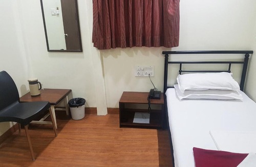 Grant Road Hotel | Hotel Kumkum