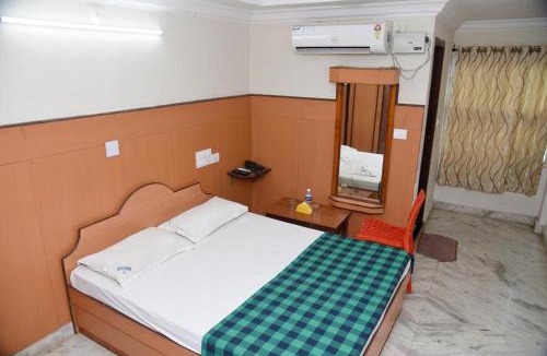 Manipal Hotel | HOTEL LAKE VIEW