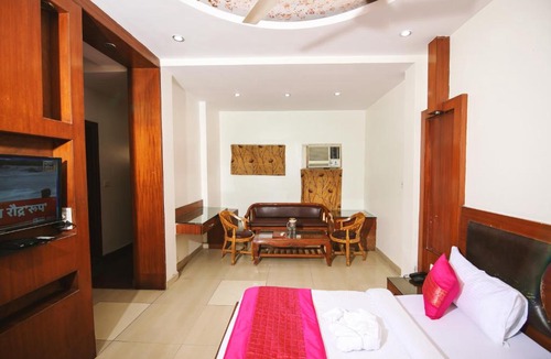 Paharganj Hotel | Hotel Lav Kush Deluxe " 3 Min Walking from New Delhi Railway Station "