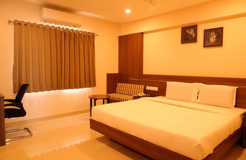 Gandhipuram Hotel | Hotel Le Palace