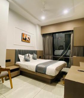 Ahmedabad Hotel | Hotel Leaf inn