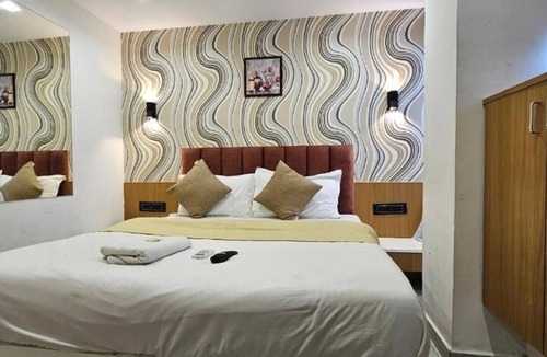 Vastrapur Hotel | Hotel Lee Grand