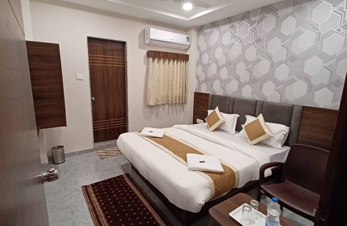 Vastrapur Hotel | Hotel Leela Palace