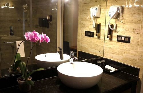 Yeshwanthpur Hotel | Hotel Leroy Grand