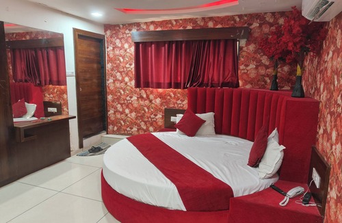 Vadodara Hotel | HOTEL LOTUS GOLD