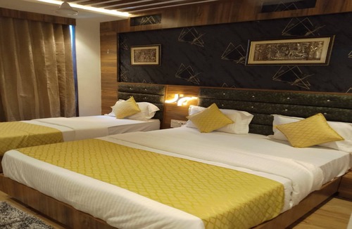 Chandkheda Hotel | Hotel Lotus Villa