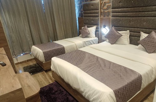 Chandkheda Hotel | Hotel Lotus Villa