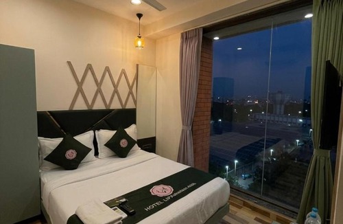 Adajan Hotel | Hotel Luxurious Inn
