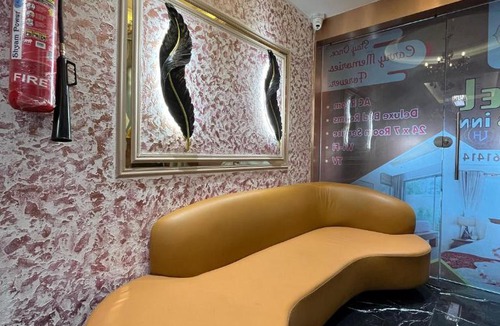 Adajan Hotel | Hotel Luxurious Inn