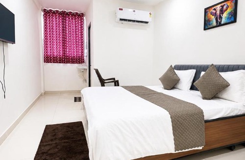 Kapadvanj Hotel | Hotel Madhav Palace