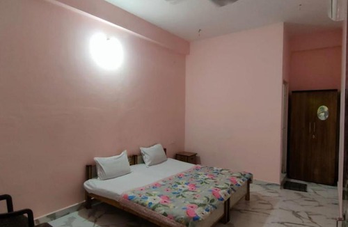 Kolar Road Hotel | Hotel Madhur Palace