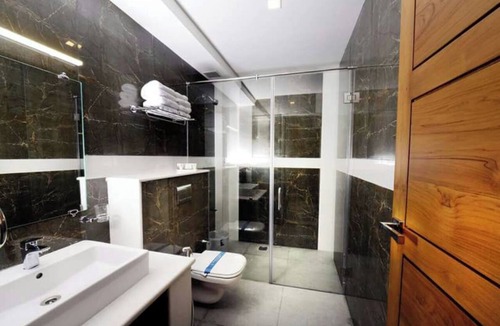 Peelamedu Hotel | Hotel Mahis Gateway