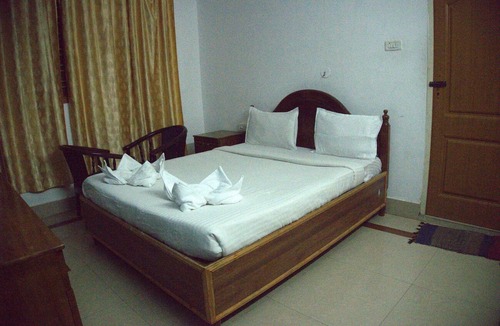 University of Kerala Senate House Campus Hotel | Hotel MAJESTIC INN PALAYAM