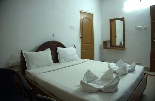 University of Kerala Senate House Campus Hotel | Hotel MAJESTIC INN PALAYAM