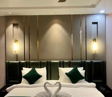 Lansdowne Hotel | Hotel Mango Groves