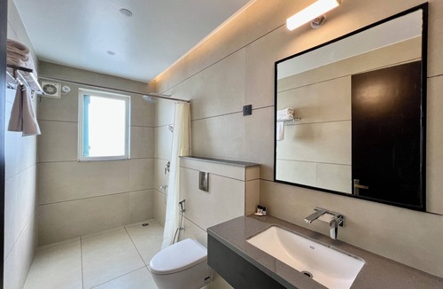 Lansdowne Hotel | Hotel Mango Groves