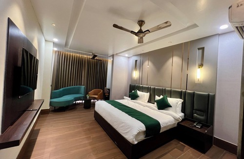 Lansdowne Hotel | Hotel Mango Groves